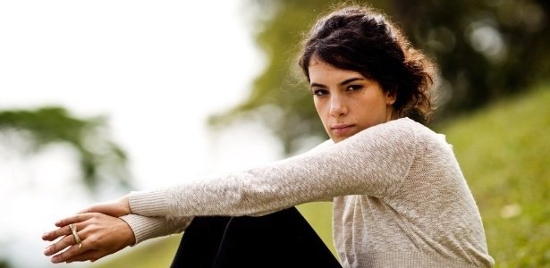 a-cantora-ceu-posa-para-foto-em-sao-paulo-120911-1334868750837_615x300