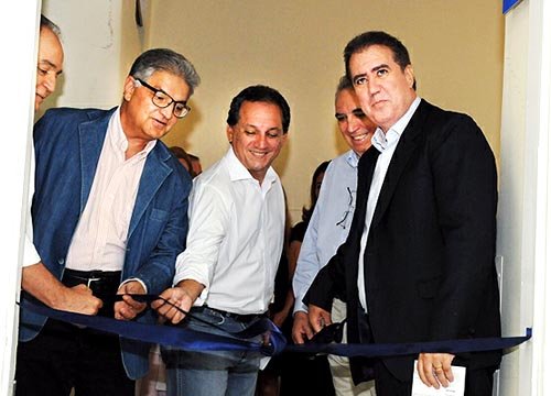 Foto: Jonas participa do corte da fita inaugural | Crédito: Luiz Granzotto