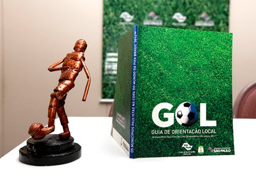 Foto: A publicação foi apresentada ao público | Crédito: Fernanda Sunega