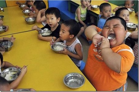 Mais uma criança chinesa obesa (1)[2]