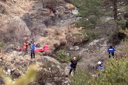 Equipes retomam buscas por destroços de avião que caiu na França