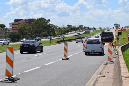 Obras na rodovia Dom Pedro I próximo ao Galleria Shopping 