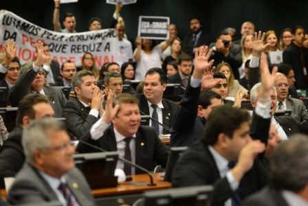 A apreciação da proposta de emenda à Constituição que discute a maioridade penal será retomada nesta terça (31/3) diretamente com a votação da PEC