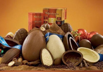 O aumento dos preços dos insumos básicos cacau (que subiu mais de 50%), leite (16%) e açúcar (10%), contribuiu para elevar os preços dos ovos de Páscoa