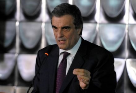 O ministro da Justiça, José Eduardo Cardozo, disse que a PF apreendeu R$ 3,3 bilhões em bens e valores.