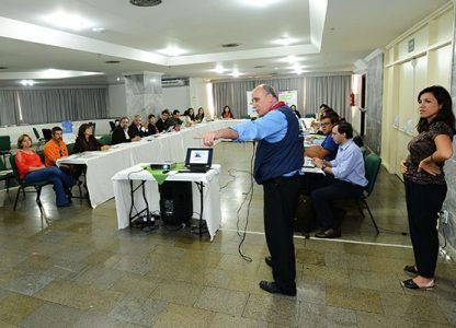 Furtado fala ao público