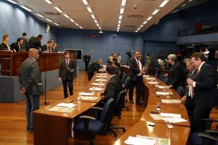 Vereadores na sessão desta segunda 27 de abril