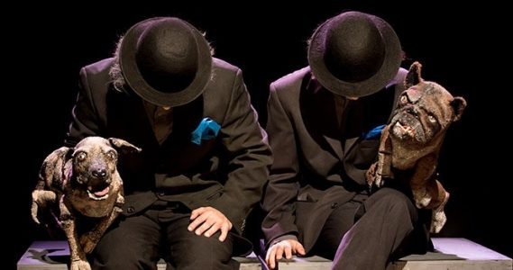 Cena do espetáculo Thácht