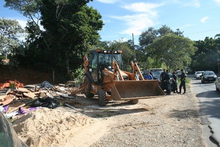 GM acompanha demolição no local