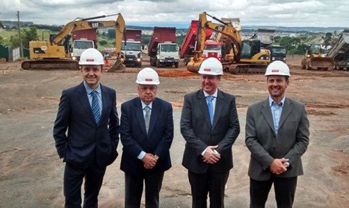 Antônio e Armindo Dias, respectivamente, diretor executivo do Royal Palm Hotels & Resorts e presidente do Grupo Arcel, Jonas Donizette, prefeito de Campinas