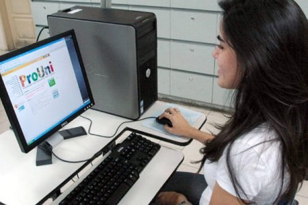 Nesta primeira edição de 2016, o programa teve 1.599.808 candidatos inscritos para concorrer a 203.602 bolsas.