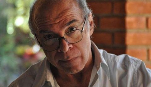 Mostra do artista Alcides Maiorino Filho reúne 14 telas em nanquim e óleo 