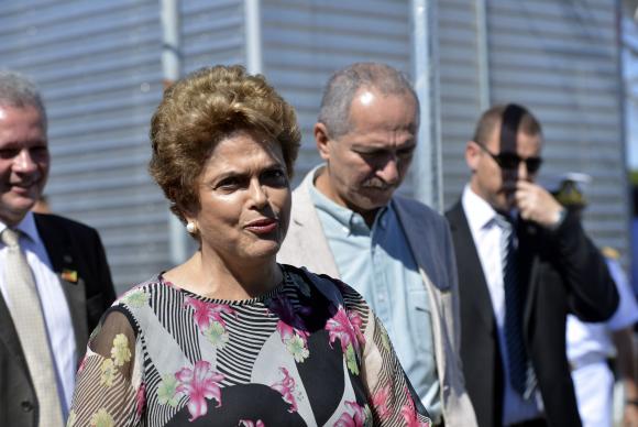 A presidenta Dilma defendeu a permanência do PMDB no governo, durante visita as obras de infraestrutura para operação do Satélite Geoestacionário de Defesa e Comunicações Estratégicas, do Centro de Operações Espaciais-COPE/ VI Comar da Aeronáutica 