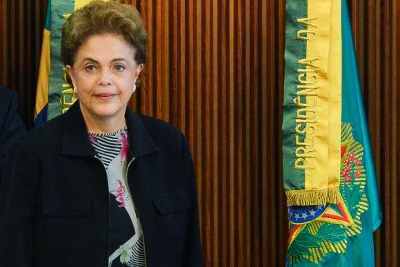 A presidenta Dilma Rousseff diz que não sairá do cargo sem que haja motivo para tal