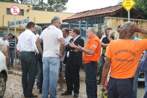 Prefeito Jonas Donizette vistoriou Centro de Sousas 