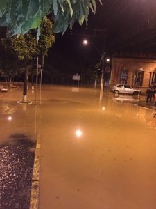 Rua Maneco Rosa alagada