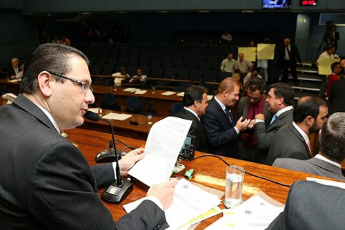 Câmara aprova moção de apelo para que Congresso Nacional proceda à abertura de processo de impeachment da Presidente Dilma, proposta pela OAB