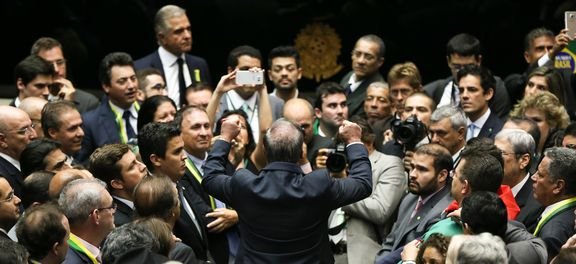 cientistas-politicos-brasil-deputados-critica