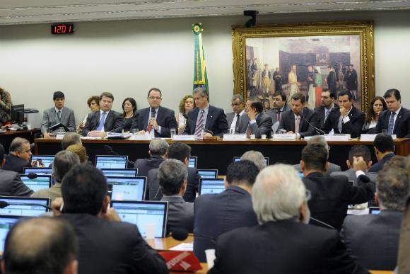 Nos bastidores e nas últimas sessões da Comissão do Impeachment (foto), deputados governistas sinalizaram que vão recorrer ao Supremo Tribunal Federal (STF)