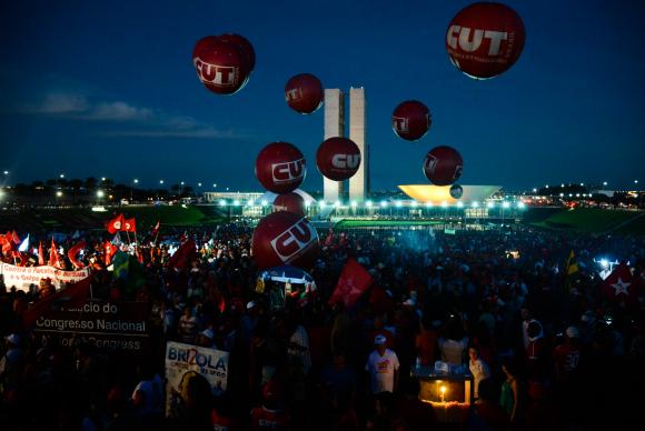 manifestantes-contra-impeachment-brasil