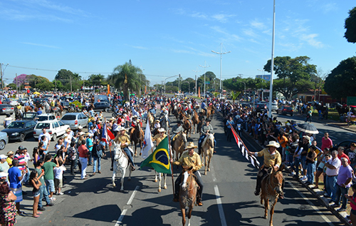 desfile-cavaleiro-americana-festa-peao