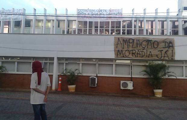 Estudantes da Unicamp ocupam prédio da reitoria