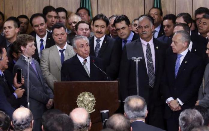 Presidente interino Michel Temer durante discurso em cerimônia de posse dos novos ministros no Palácio do Planalto