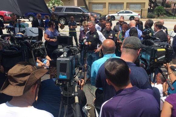 Em Orlando, na Flórida (EUA),  autoridades locais falam à imprensa sobre o atentado em uma boate que deixou 50 mortos e 53 feridos, e foi praticado por norte-americano de origem afegã que acabou morto pela polícia