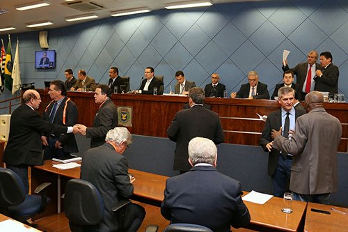 Estão em pauta liberação de saldo de FGTS e decreto de Estado de Emergência  