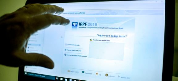 Para saber se teve a declaração liberada no lote multiexercício, o contribuinte deve acessar a página da Receita na internet