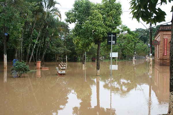 Praça São Sebastião localizada na Rua Maneco Rosa