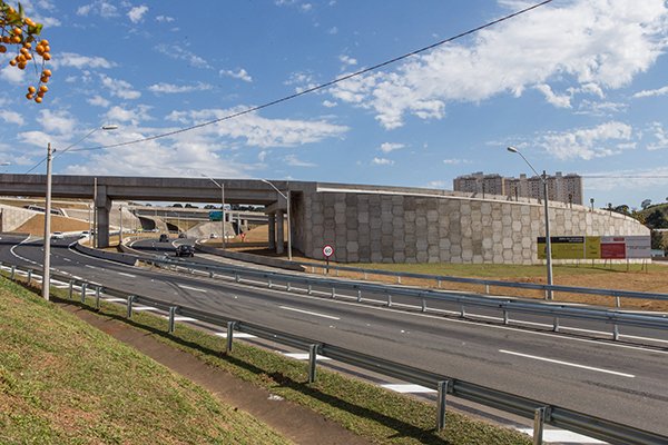 Alça que dá acesso da Francisco Von Zuben (SP-091) à pista norte do anel viário Magalhães Teixeira (SP-083), no sentido D. Pedro I, ficará interditada até o fim do mês
