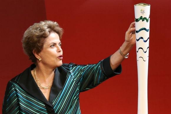 dilma-tocha-olimpiadas-rio-2016