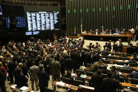 A urgência do projeto era considerada primordial pelo governo, que negociava sua aprovação desde o início da semana