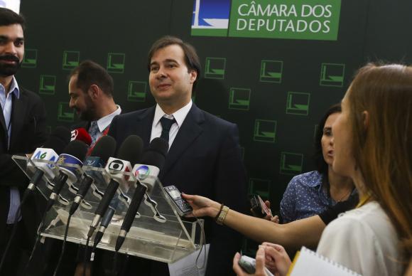 rodrigo-maia-deputados-falta-desconto-salario