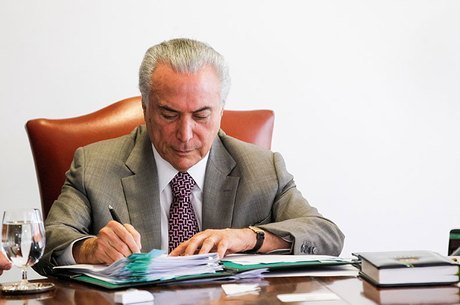 temer-lei-reajuste-salario-camara
