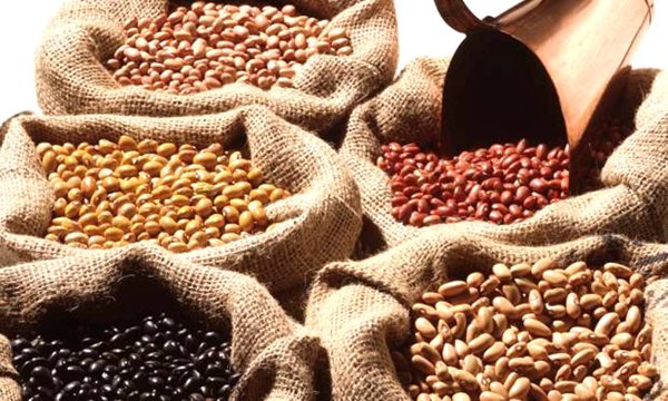 O grande vilão do momento continua sendo o feijão, que custa 102% a mais que o período anterior 