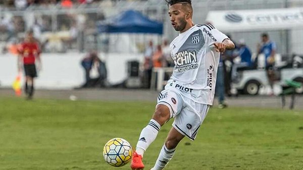 O GOL DE CLAYSON NO ÚLTIMO SÁBADO LEVANTOU A TORCIDA NO MAJESTOSO E NÃO APENAS PORQUE SELOU A VITÓRIA CONTRA O CORINTHIANS, MAS POR TER SIDO TAMBÉM UMA VERDADEIRA PINTURA