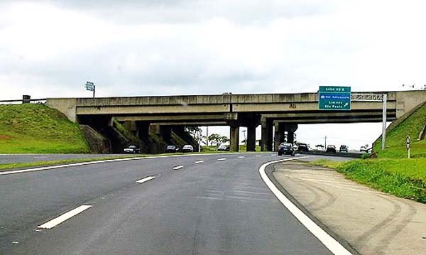 Novo dispositivo conta com cobertura contra chuva, bancos e amplia a segurança dos usuários
