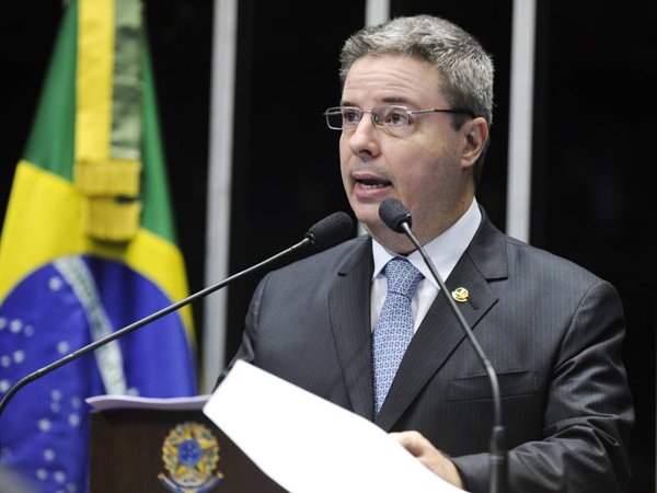 Senador Antônio Anastasia discute relatório da Comissão Especial do Impeachment