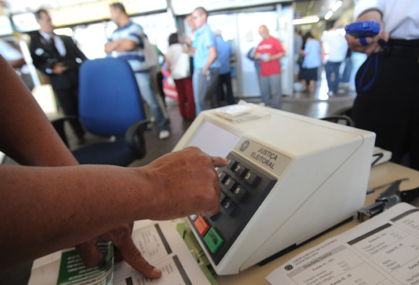 Eleitores vão às urnas em outubro para escolher prefeiros, vice-prefeitos e vereadores