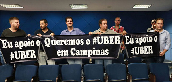 Motoristas do aplicativo Uber fizeram um protesto para regulamentação da categoria