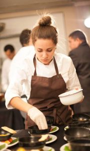 A alagoana Giovanna Grossi concorre ao Bocuse d’Or mundial - Rui Nagae / Divulgação Leia mais sobre esse assunto em http://oglobo.globo.com/ela/gastronomia/conheca-os-bastidores-da-olimpiada-gastronomica-bocuse-dor-20162161#ixzz4LSrWmZoX © 1996 - 2016. Todos direitos reservados a Infoglobo Comunicação e Participações S.A. Este material não pode ser publicado, transmitido por broadcast, reescrito ou redistribuído sem autorização. 