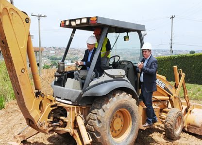 Governador e prefeito iniciam a obra do CS 