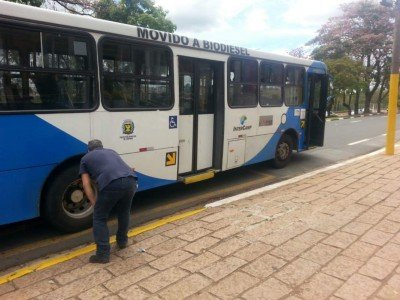 Ônibus do Transporte Urbano atropelou e matou passageira (Foto: Henrique Bueno)