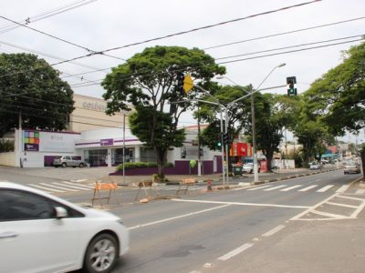 Mudanças na Av. Antônio Carlos Couto de Barros com Rua Atílio Focesi