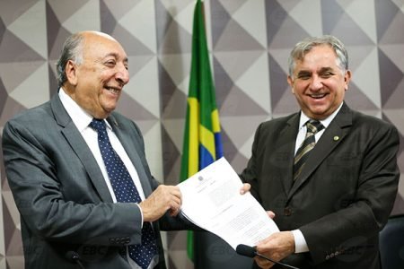 Brasília - O senador Pedro Chaves e o deputado Izalci Lucas durante  apresentação do relatório sobre a MP 746/2016, que trata da Reforma do Ensino Médio. ( Marcelo Camargo/Agência Brasil)