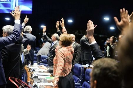 senado_aprova-adesao-parentes