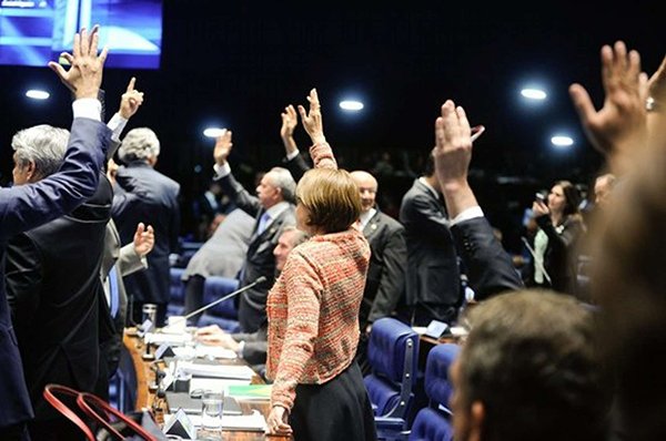 senado_aprova-adesao-parentes