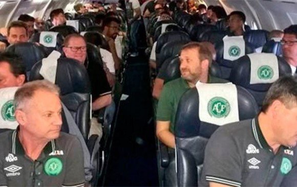 time-chapeco-aviao-clubes-prestam-homenagens